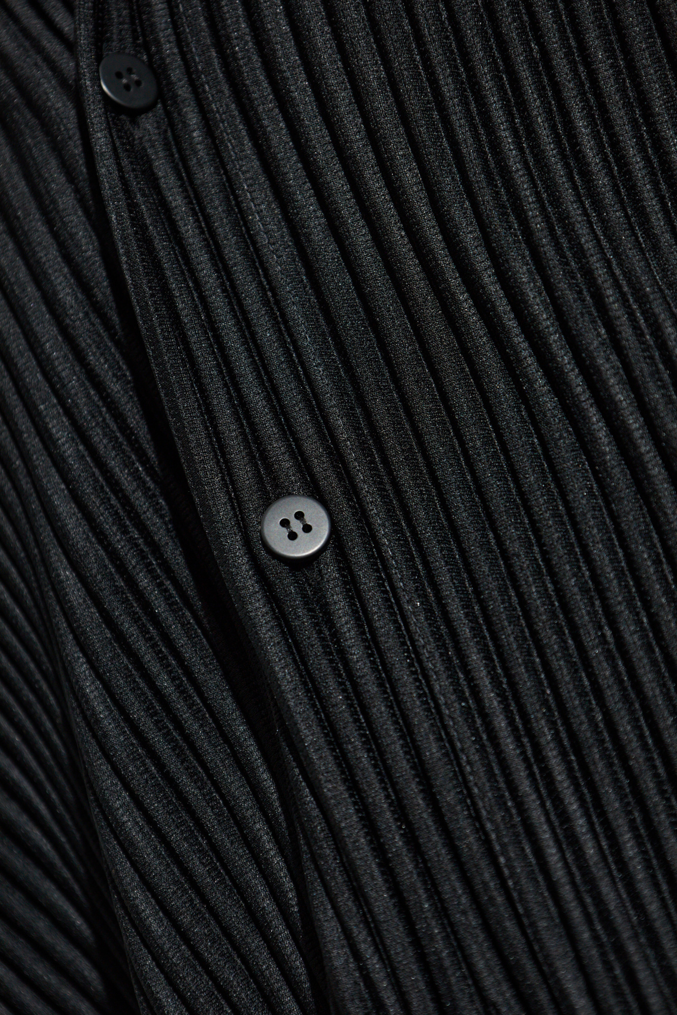 HOMME PLISSE ISSEY MIYAKE ブラック長袖シャツ Homme Plissé Issey Miyake Men's Pleated Button Down Shirt in